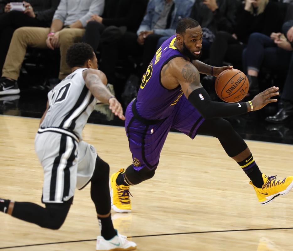 2026世界杯揭幕战和决赛均为北京时间凌晨开球（2026世界杯揭幕战与决赛均将于北京时间凌晨打响）