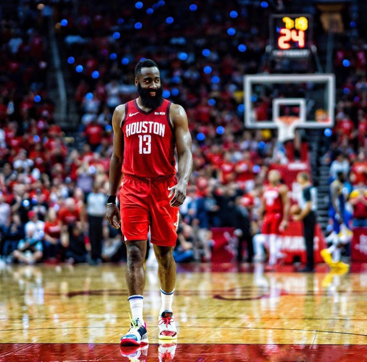 万项：距离理想中的球员还差很多；最后两场比赛不会放松（万项：离理想球员标准仍有差距，收官两战不松懈）