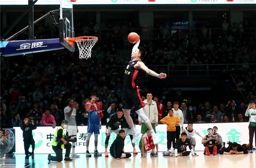 火箭vs快船前瞻：哈登重返休城大战杜兰特，火箭全力争胜（火箭战快船前瞻：哈登重返休城遭遇杜兰特，火箭力拼胜场）